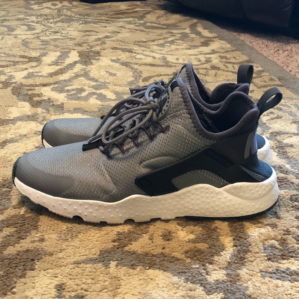 Nike Air Huarache Only Worn Once!
